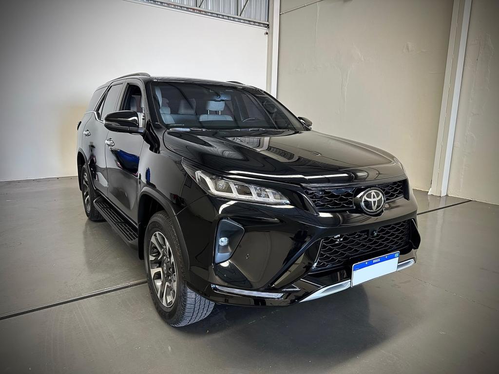 TOYOTA Hilux SW4
