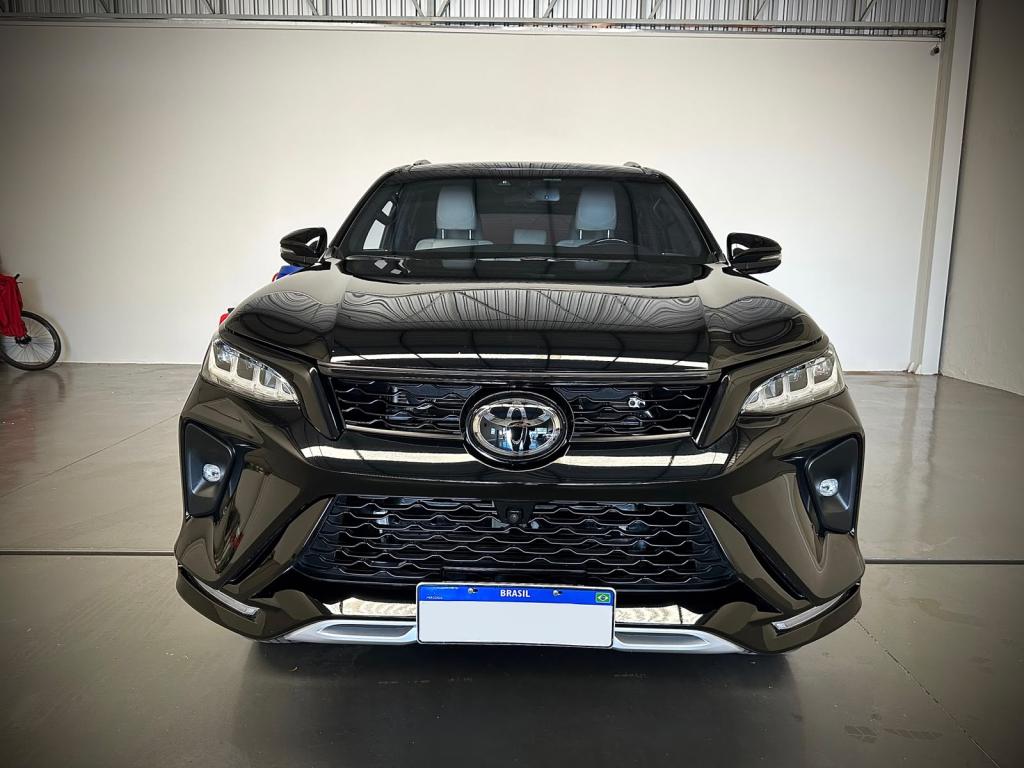 TOYOTA Hilux SW4 - Foto