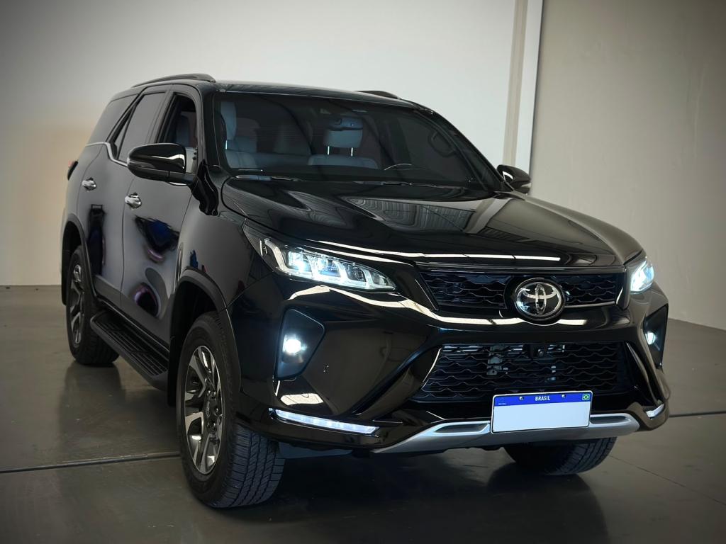 TOYOTA Hilux SW4 - Foto