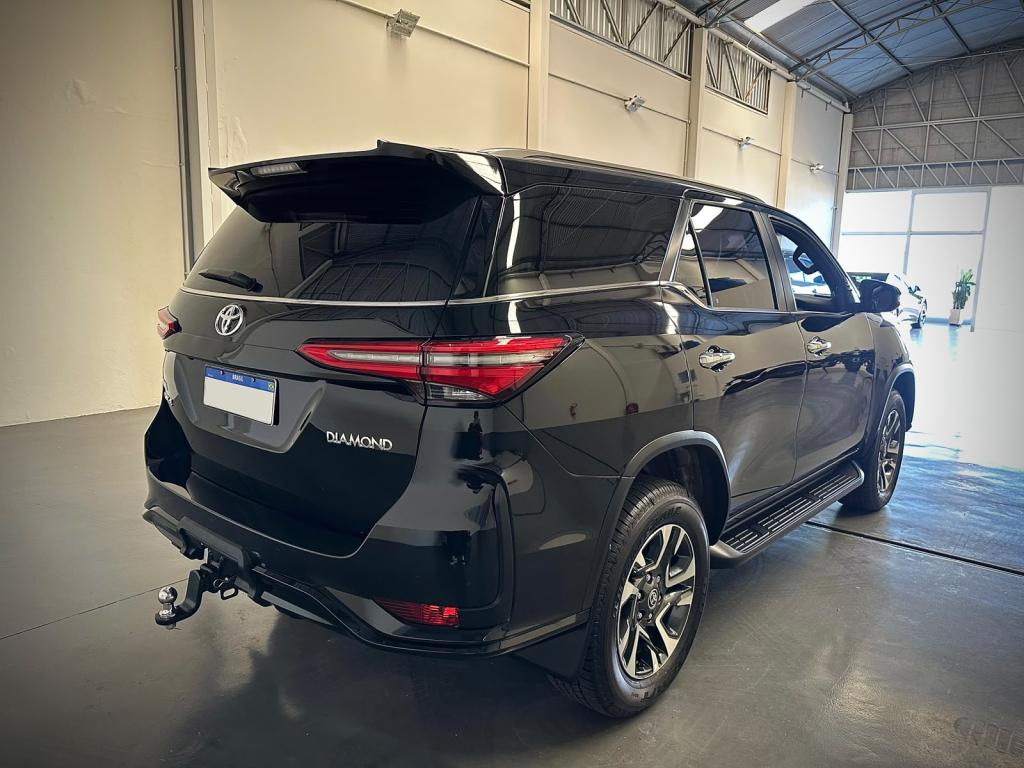 TOYOTA Hilux SW4 - Foto