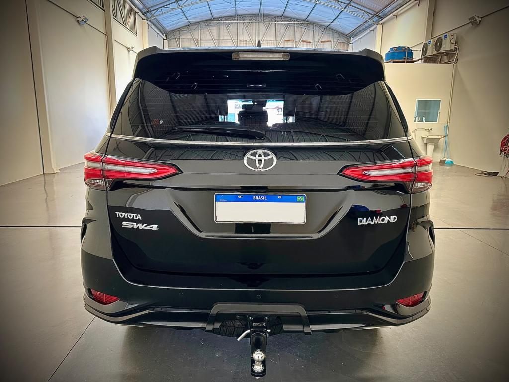 TOYOTA Hilux SW4 - Foto