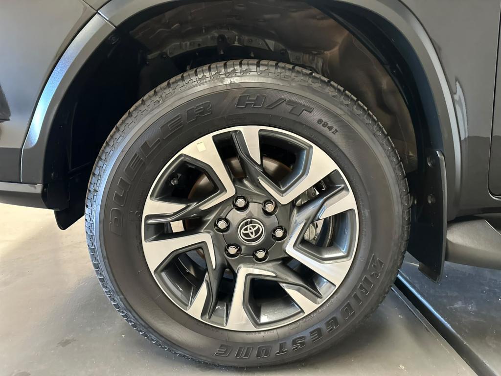 TOYOTA Hilux SW4 - Foto