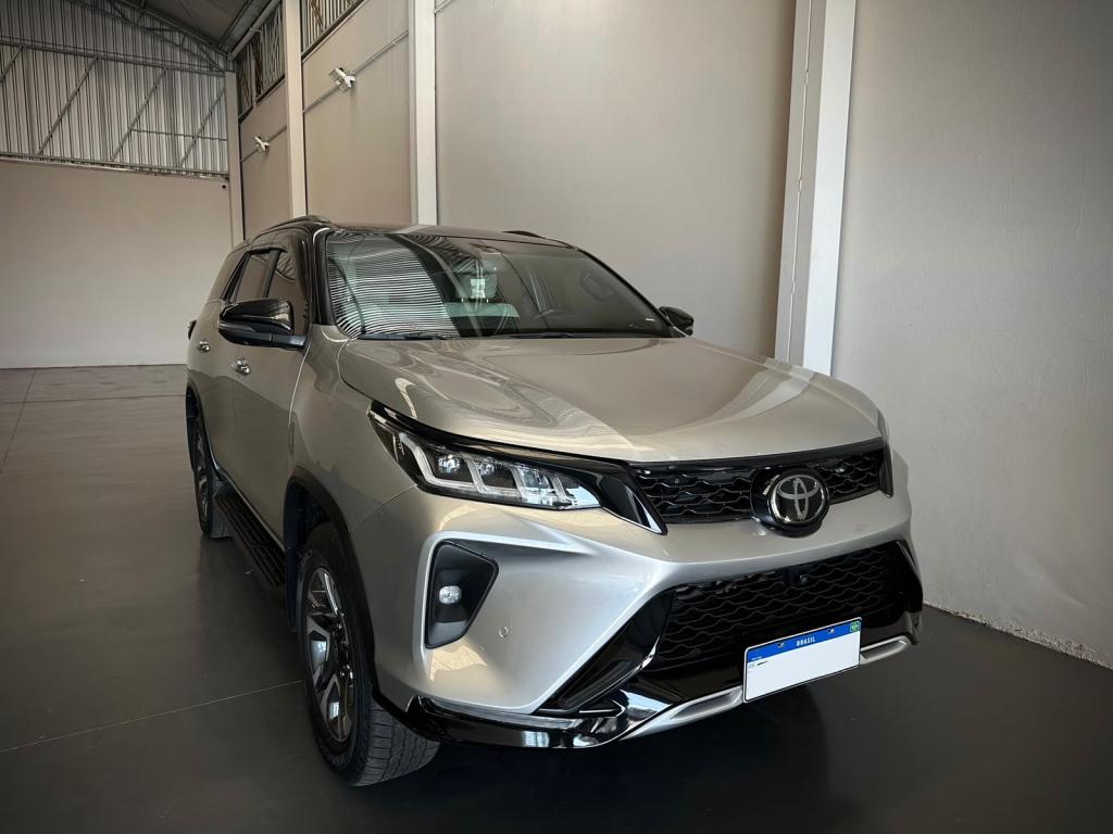 TOYOTA Hilux SW4