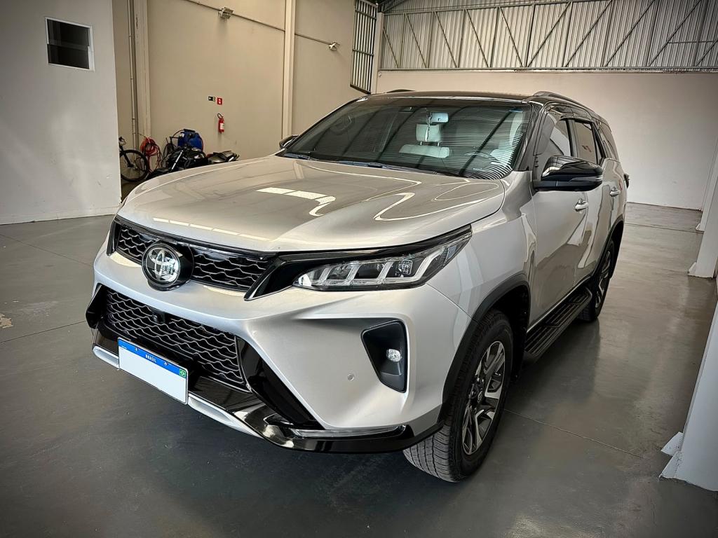 TOYOTA Hilux SW4 - Foto