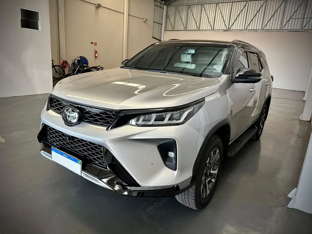 TOYOTA Hilux SW4 - Foto