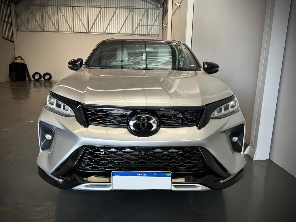TOYOTA Hilux SW4 - Foto