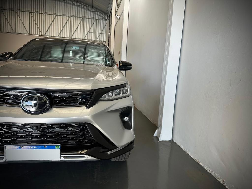 TOYOTA Hilux SW4 - Foto