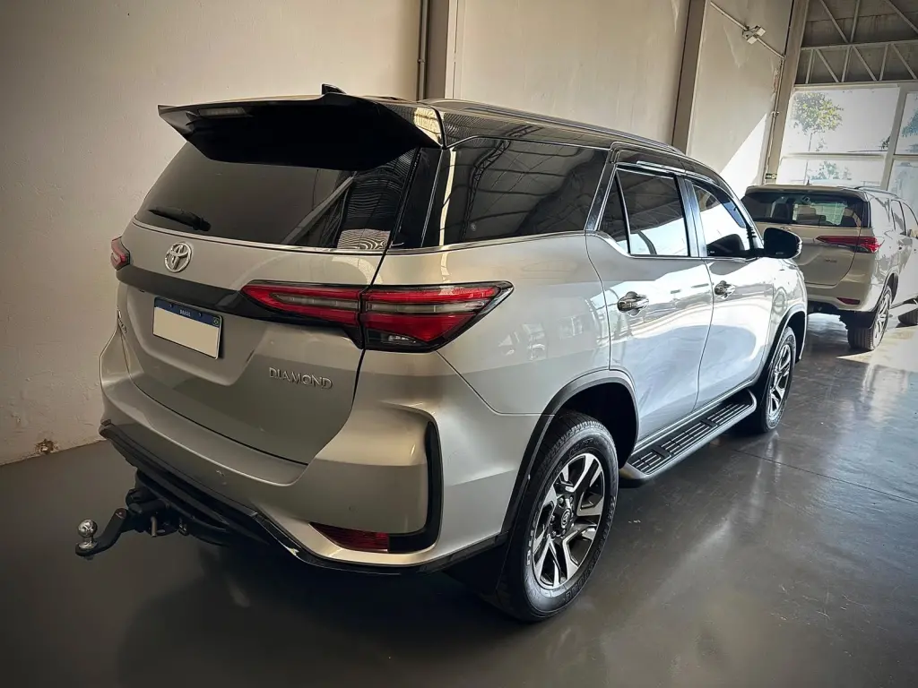 TOYOTA Hilux SW4 - Foto