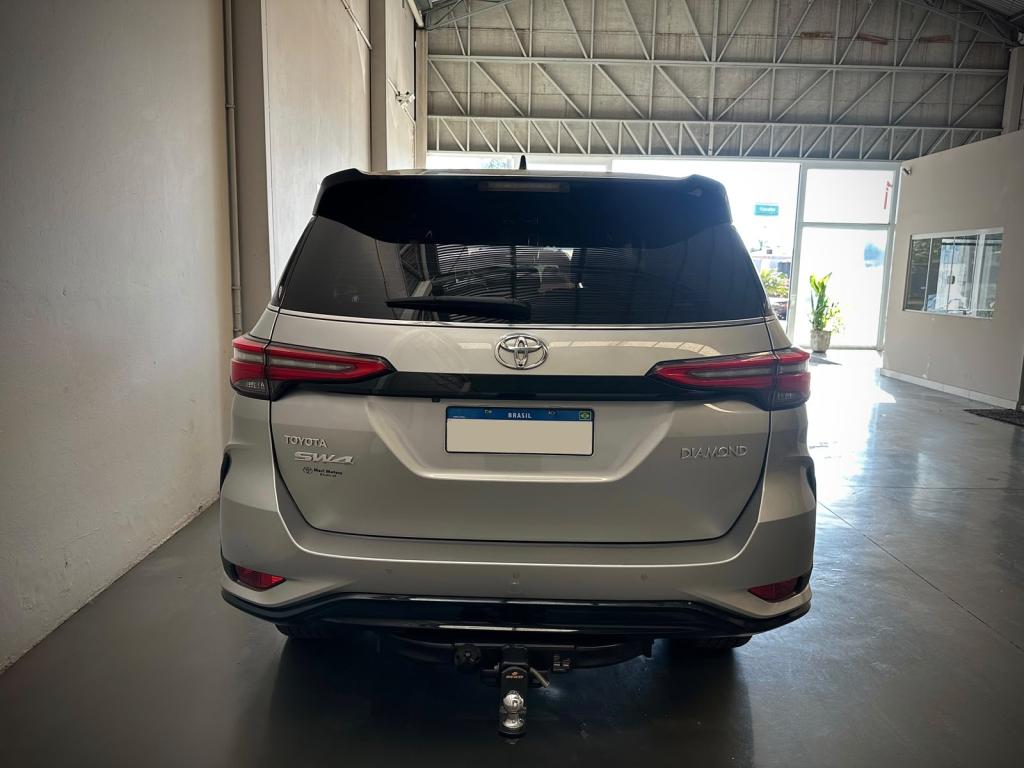 TOYOTA Hilux SW4 - Foto