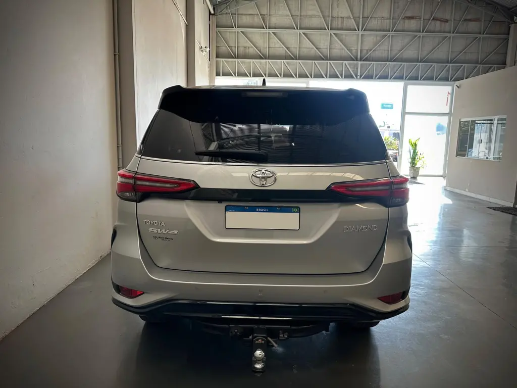TOYOTA Hilux SW4 - Foto