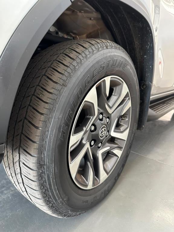 TOYOTA Hilux SW4 - Foto