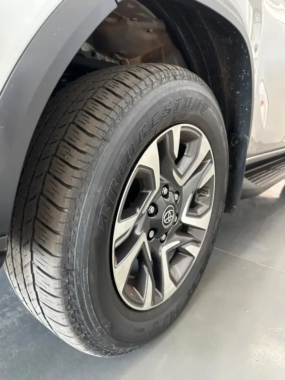 TOYOTA Hilux SW4 - Foto