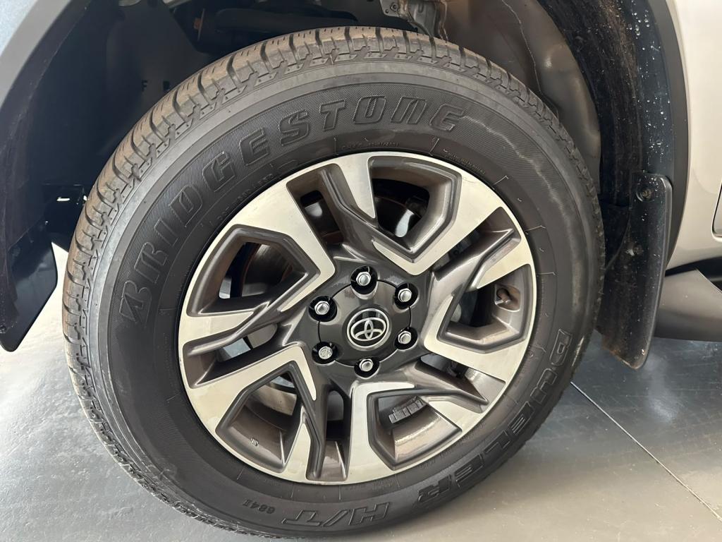 TOYOTA Hilux SW4 - Foto