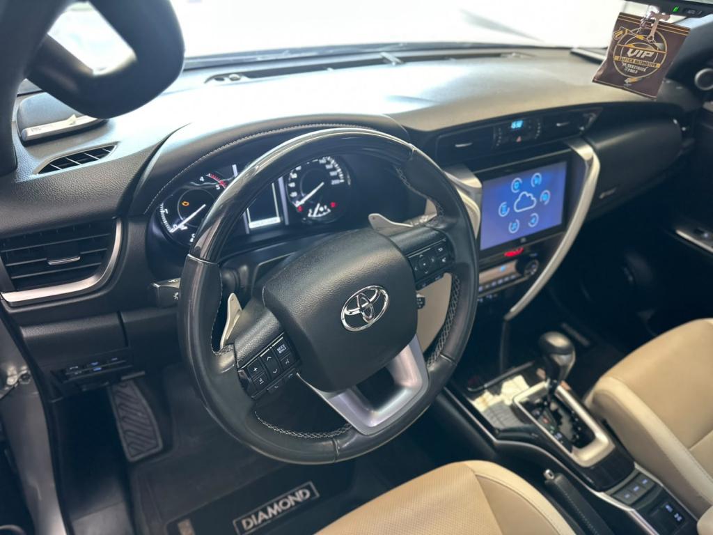 TOYOTA Hilux SW4 - Foto