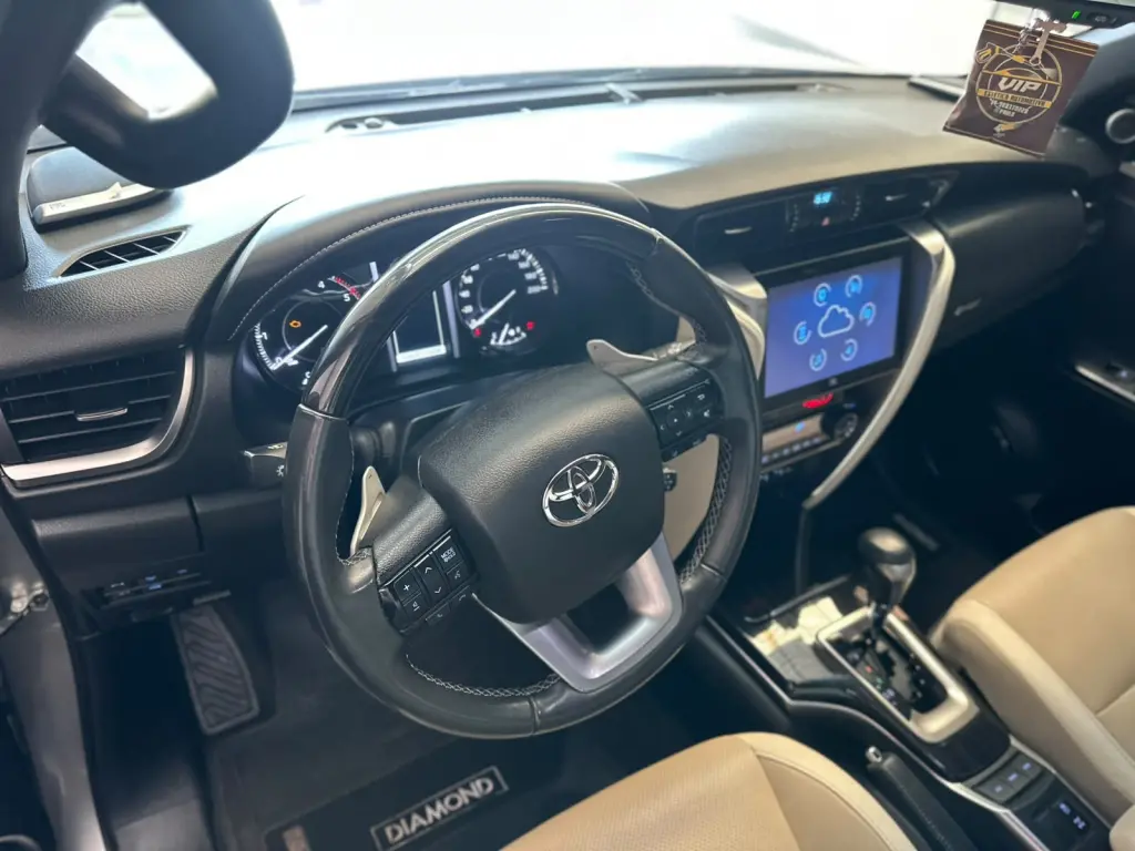 TOYOTA Hilux SW4 - Foto