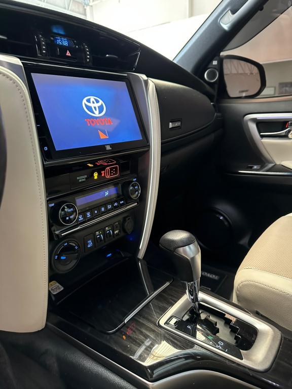 TOYOTA Hilux SW4 - Foto