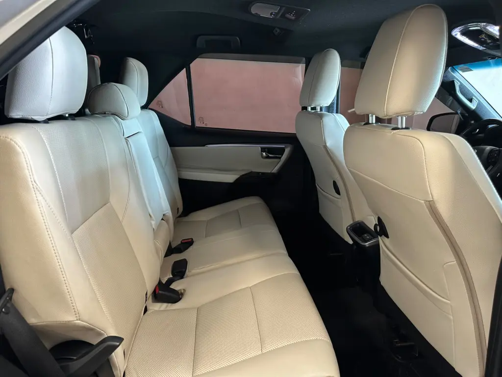 TOYOTA Hilux SW4 - Foto