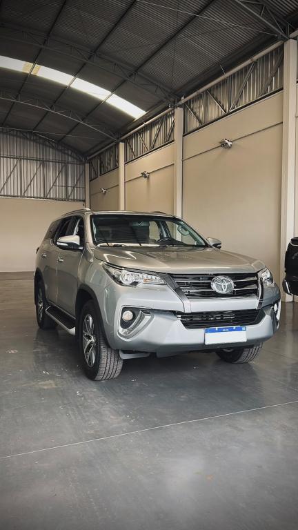 TOYOTA Hilux SW4 - Foto