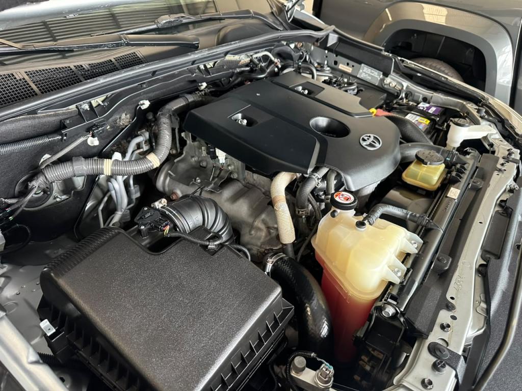 TOYOTA Hilux SW4 - Foto