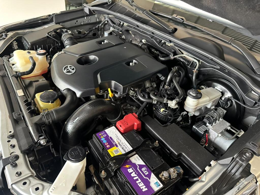 TOYOTA Hilux SW4 - Foto