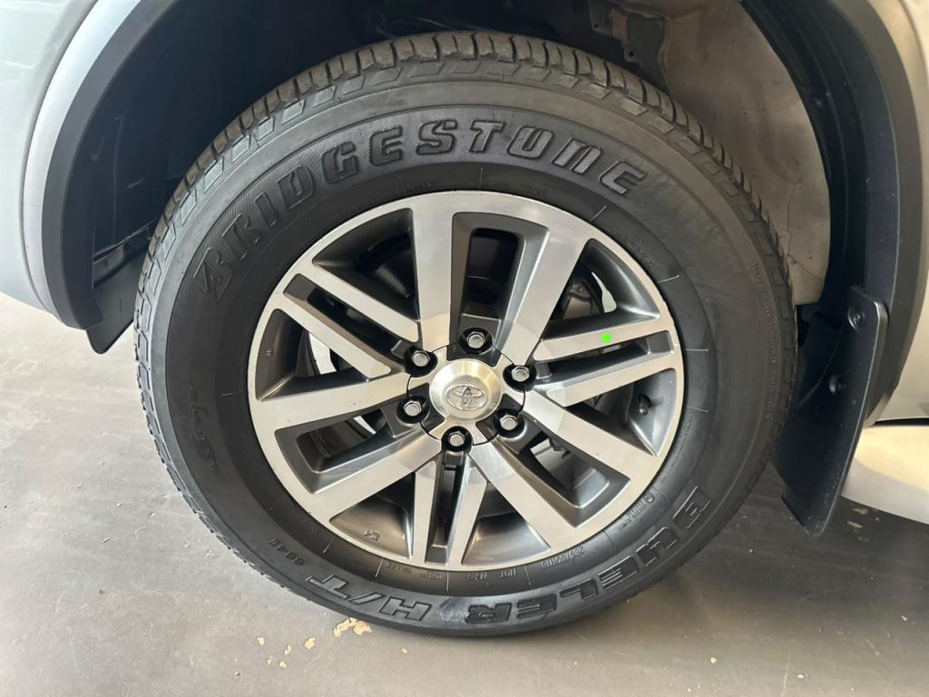 TOYOTA Hilux SW4 - Foto