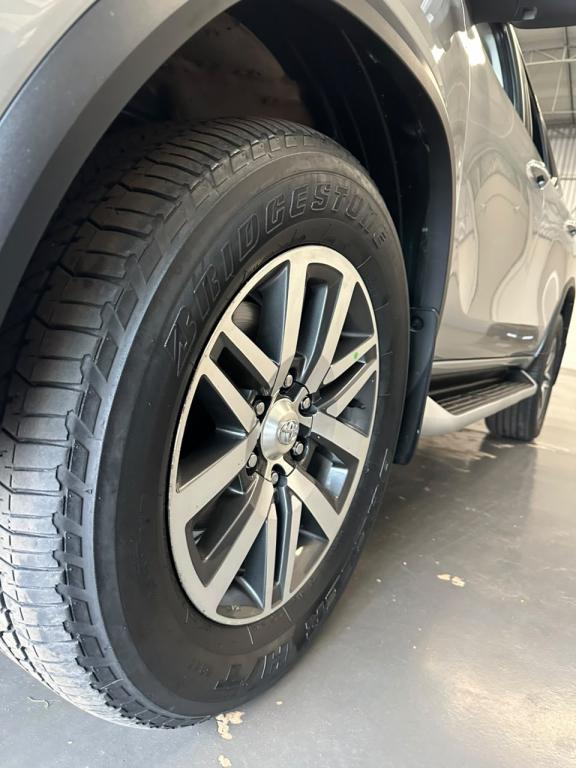 TOYOTA Hilux SW4 - Foto