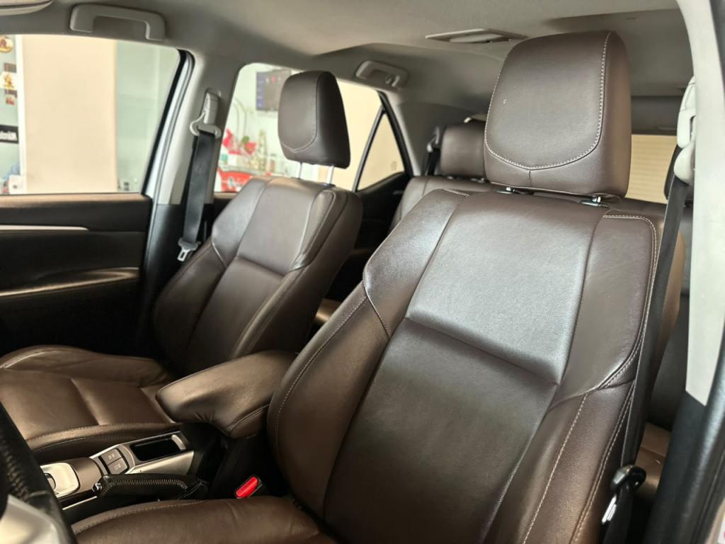 TOYOTA Hilux SW4 - Foto