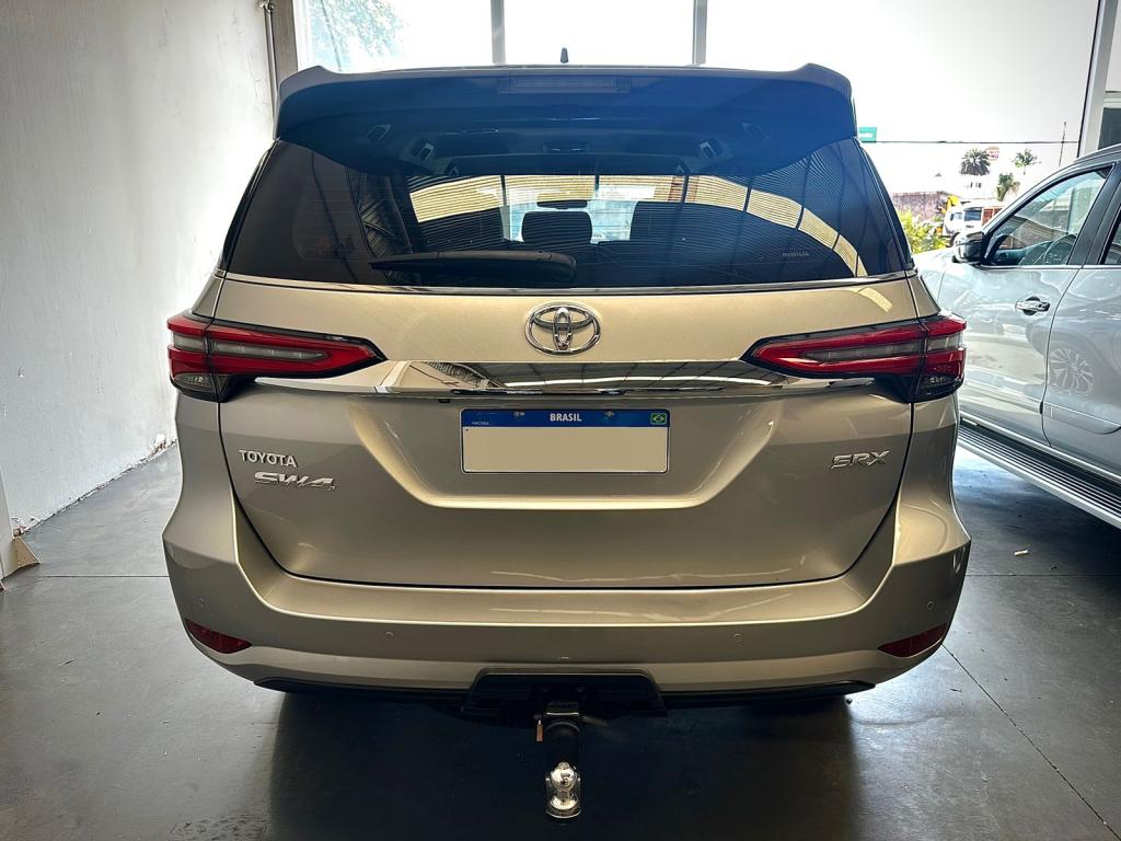 TOYOTA Hilux SW4 - Foto