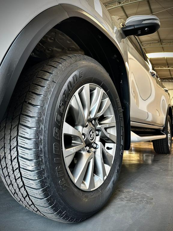 TOYOTA Hilux SW4 - Foto