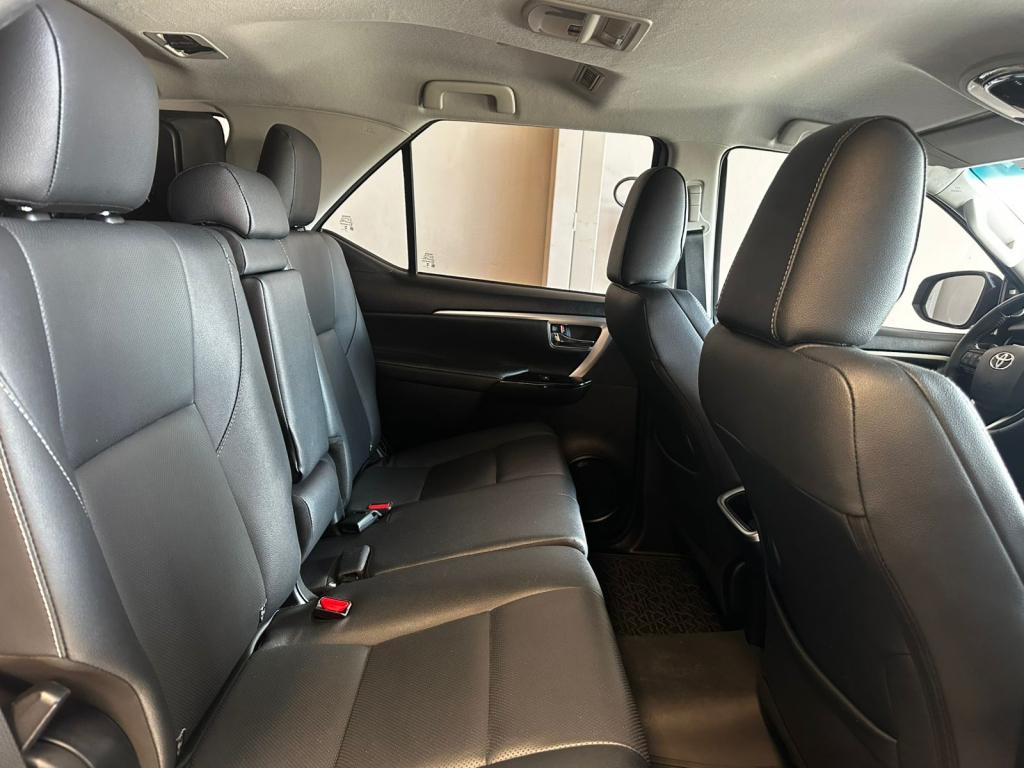 TOYOTA Hilux SW4 - Foto