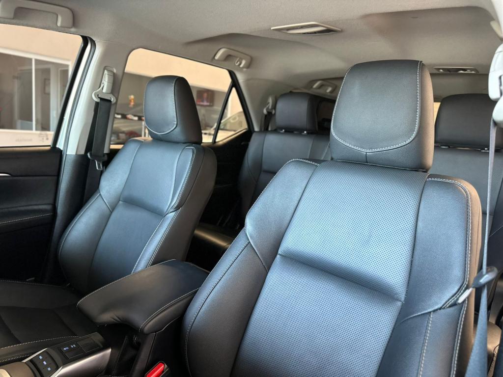 TOYOTA Hilux SW4 - Foto