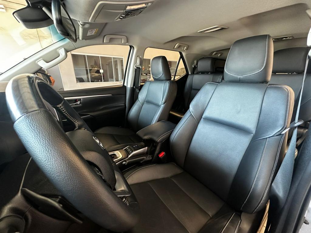 TOYOTA Hilux SW4 - Foto