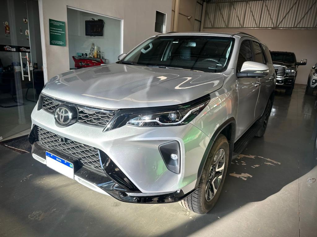 TOYOTA Hilux SW4 - Foto