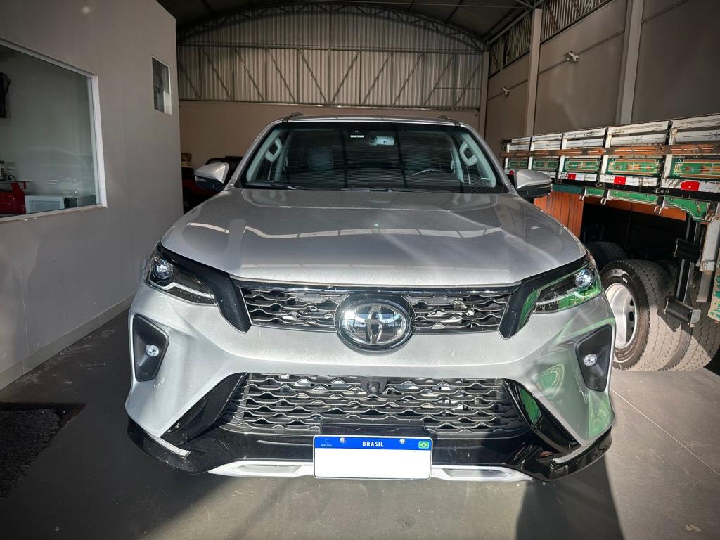 TOYOTA Hilux SW4 - Foto
