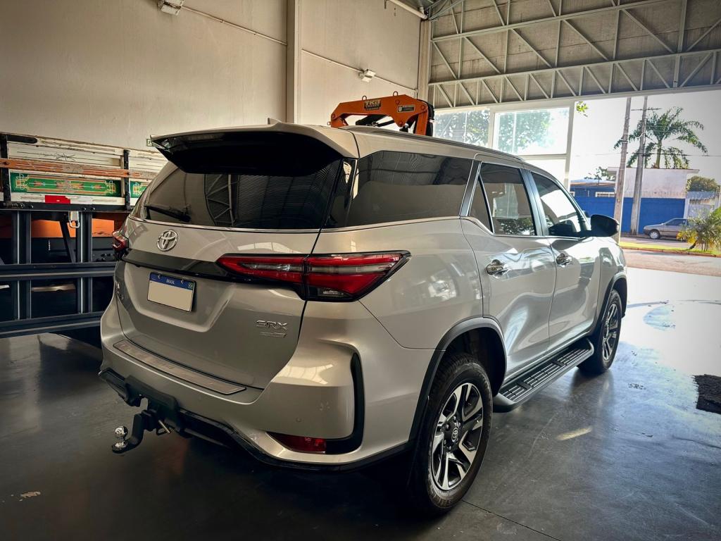 TOYOTA Hilux SW4 - Foto