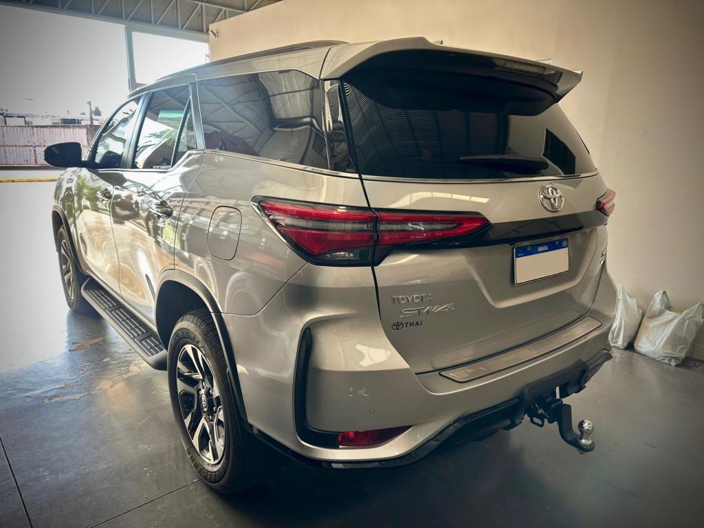 TOYOTA Hilux SW4 - Foto