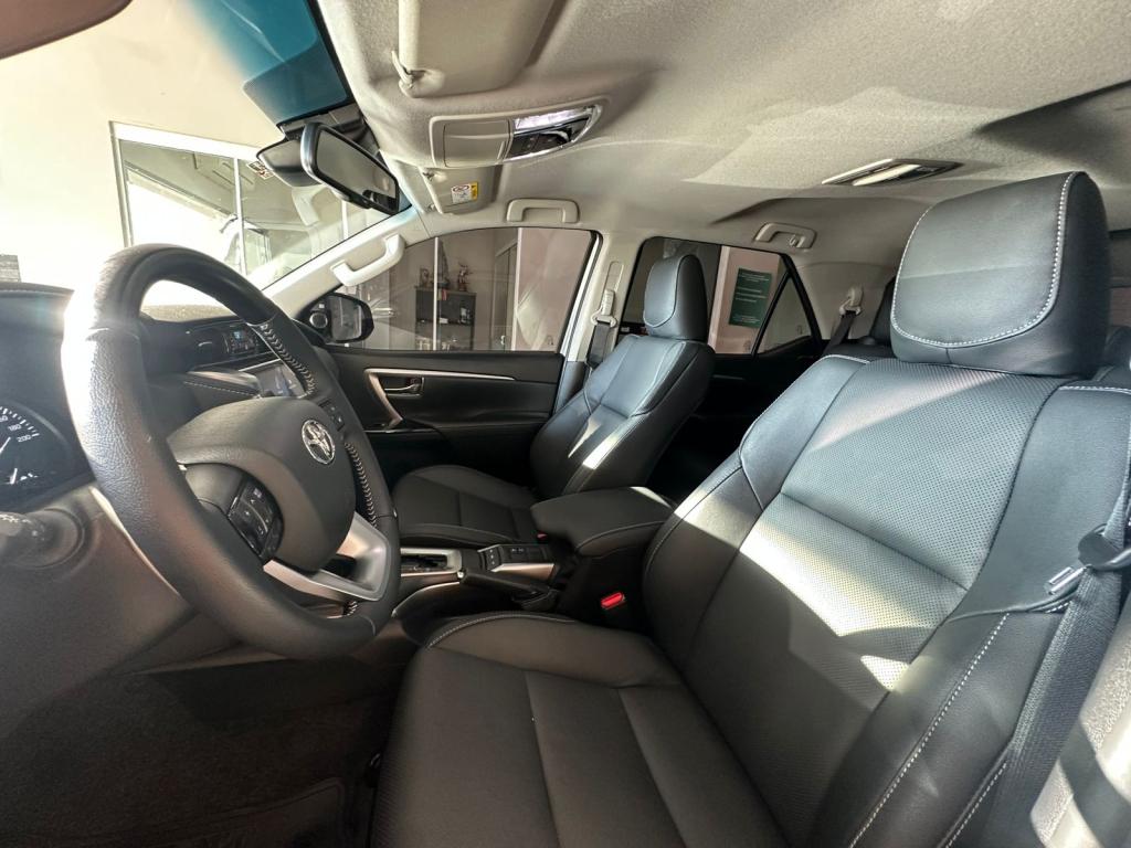 TOYOTA Hilux SW4 - Foto