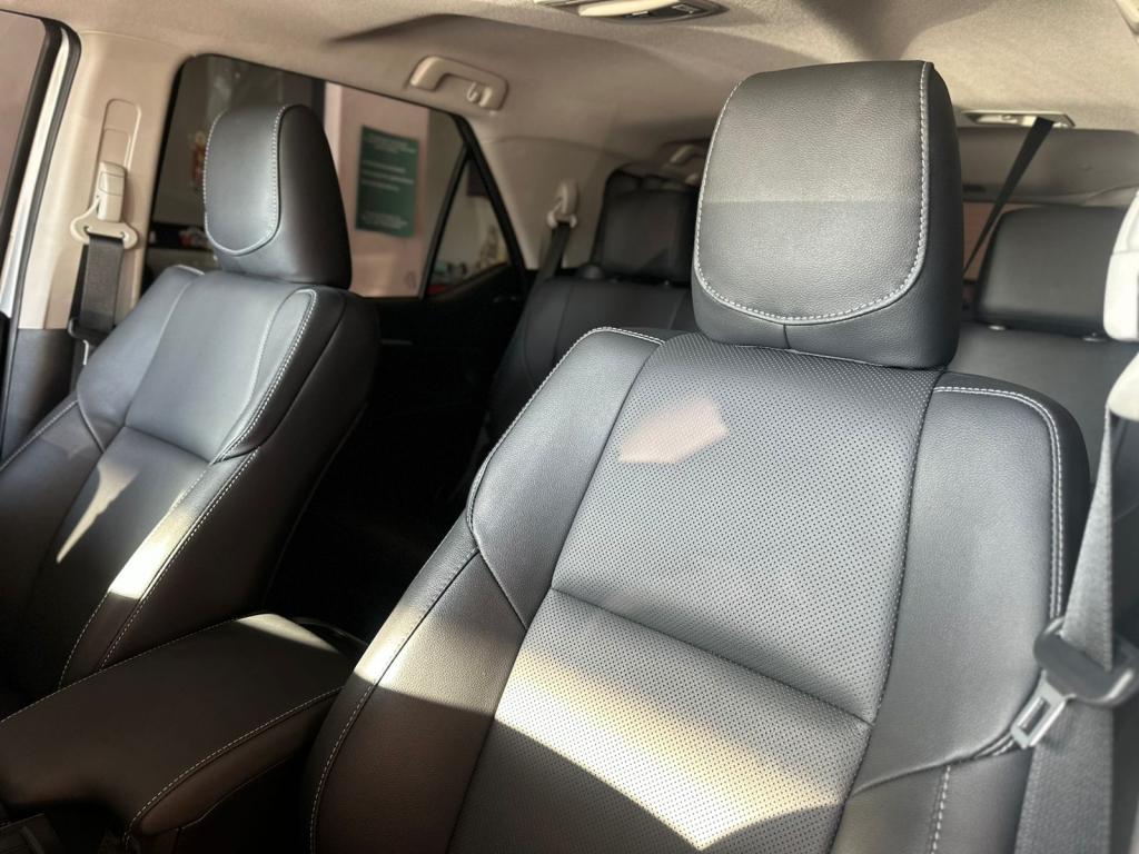 TOYOTA Hilux SW4 - Foto