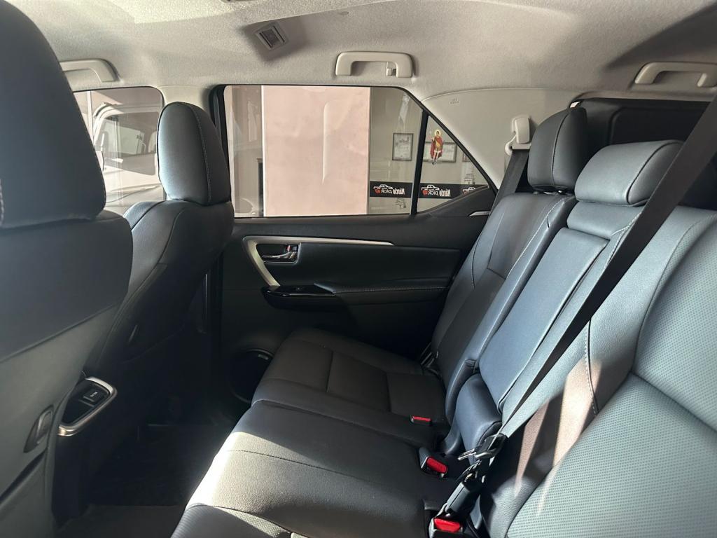 TOYOTA Hilux SW4 - Foto