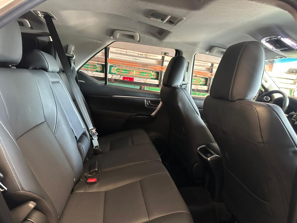 TOYOTA Hilux SW4 - Foto