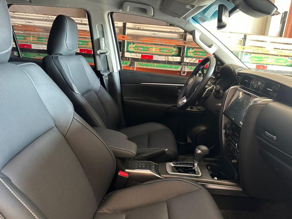 TOYOTA Hilux SW4 - Foto