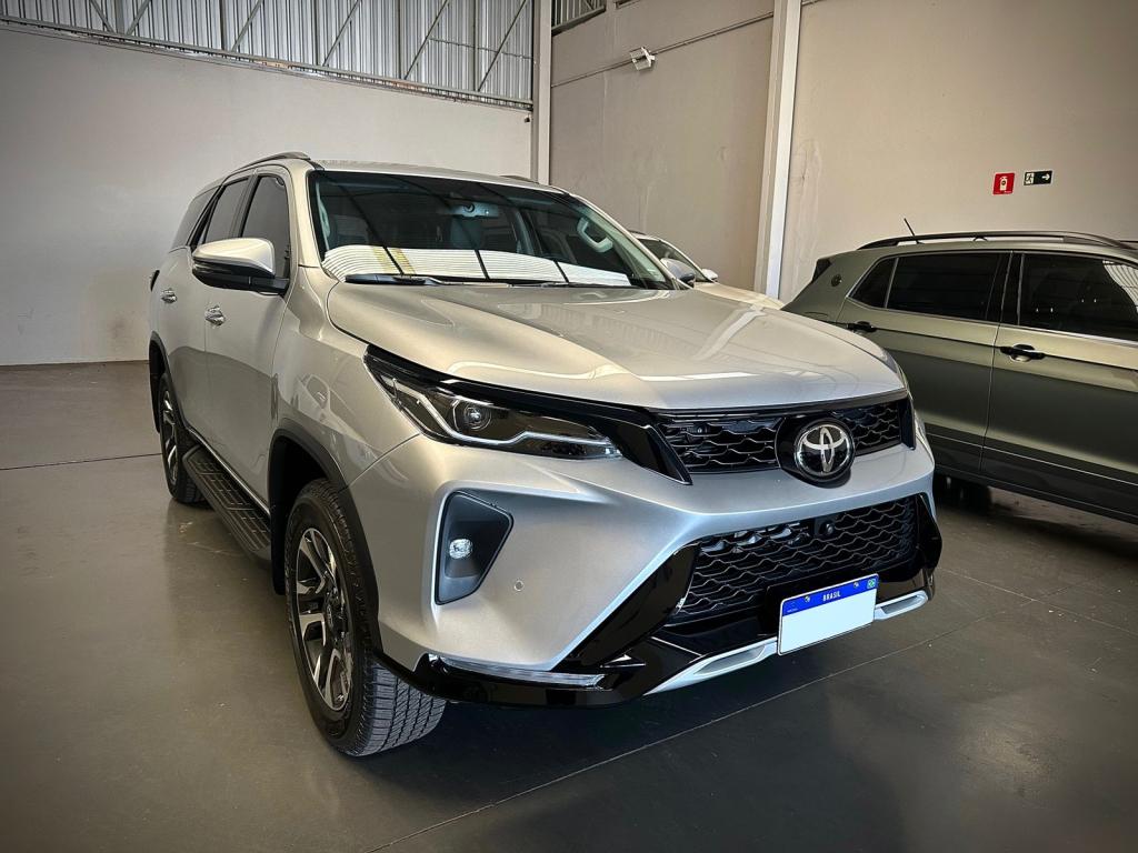 TOYOTA Hilux SW4