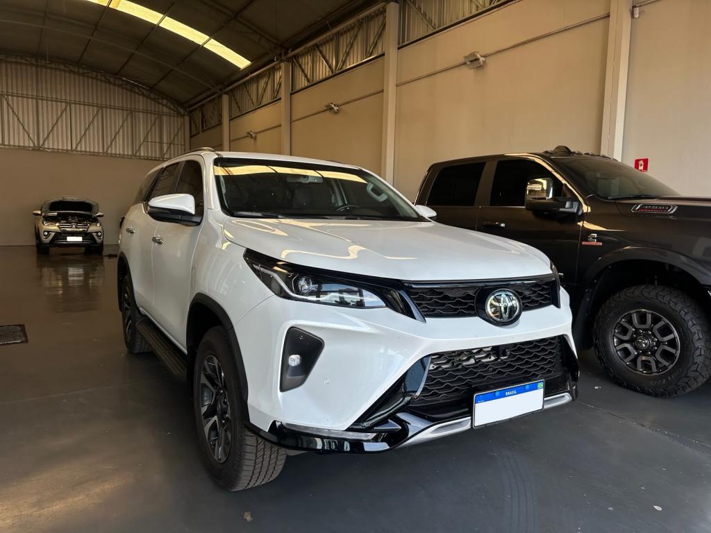 TOYOTA Hilux SW4
