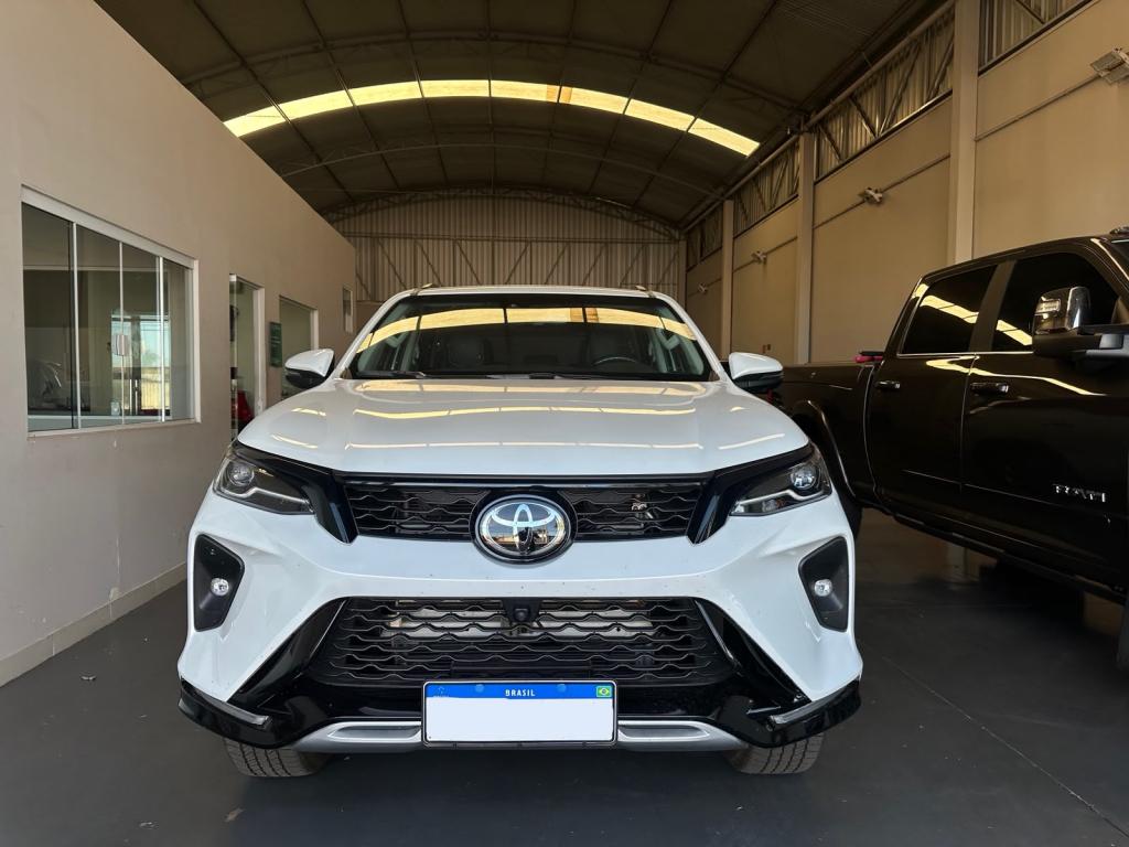 TOYOTA Hilux SW4 - Foto