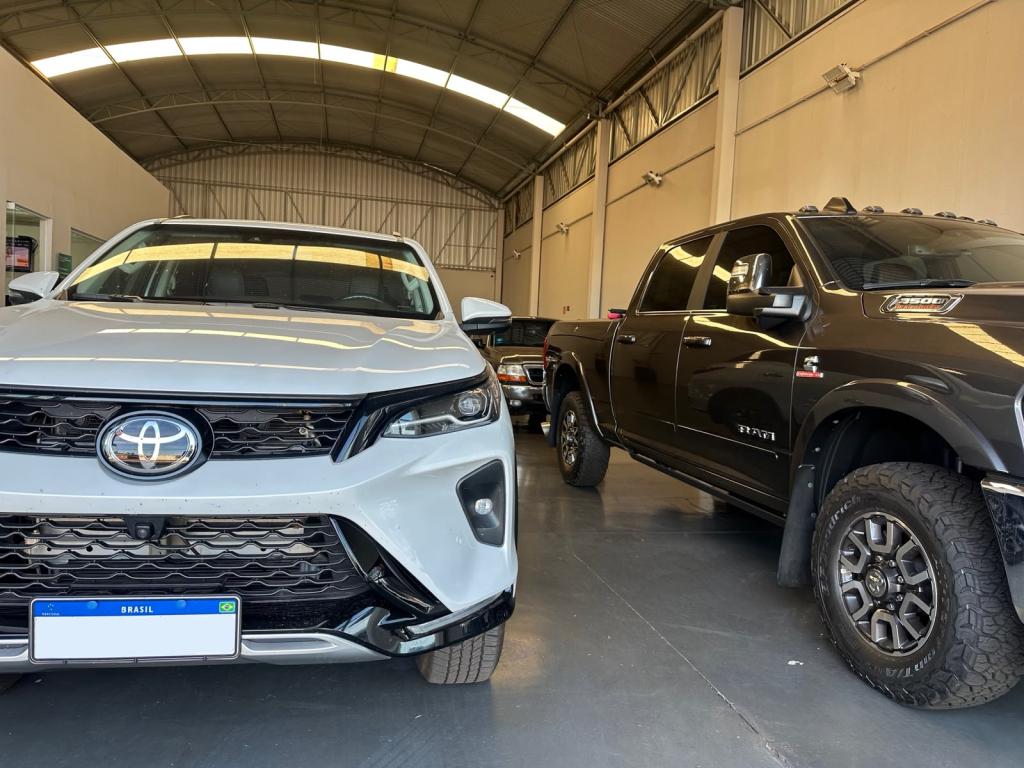 TOYOTA Hilux SW4 - Foto