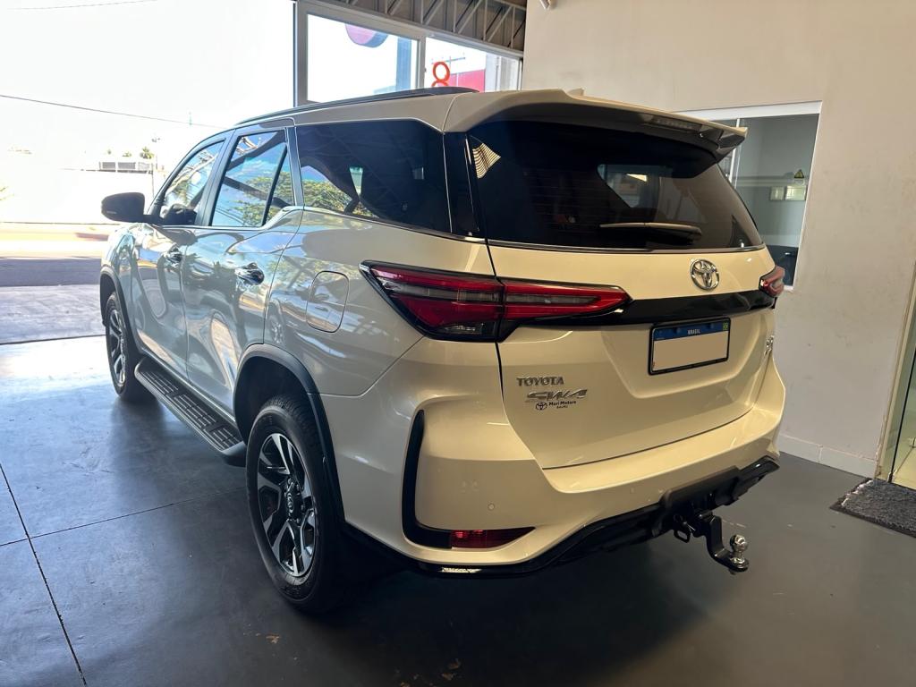 TOYOTA Hilux SW4 - Foto