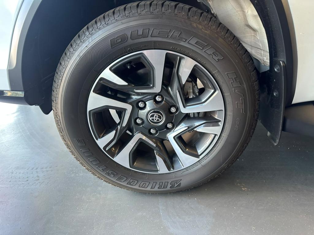 TOYOTA Hilux SW4 - Foto