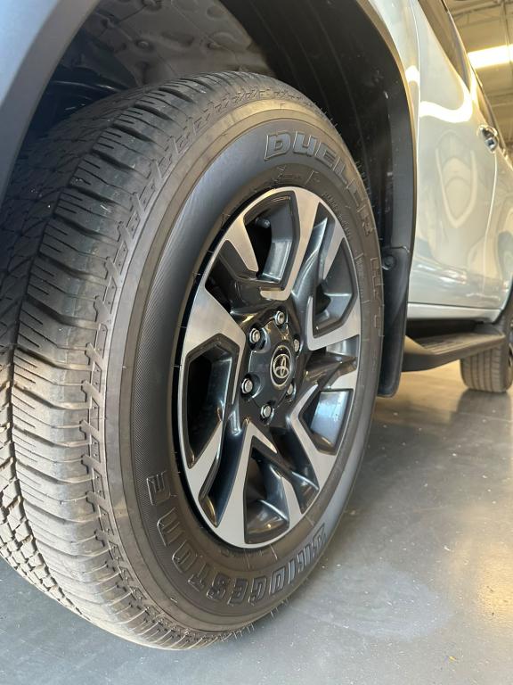TOYOTA Hilux SW4 - Foto