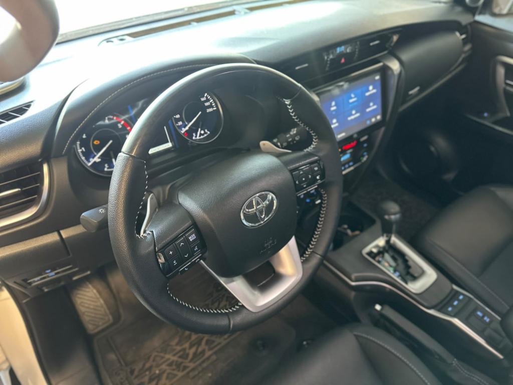 TOYOTA Hilux SW4 - Foto