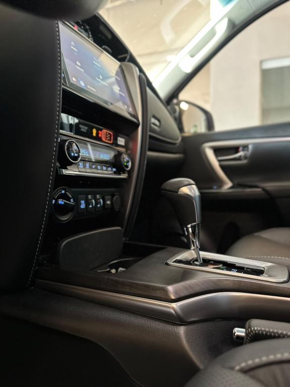 TOYOTA Hilux SW4 - Foto